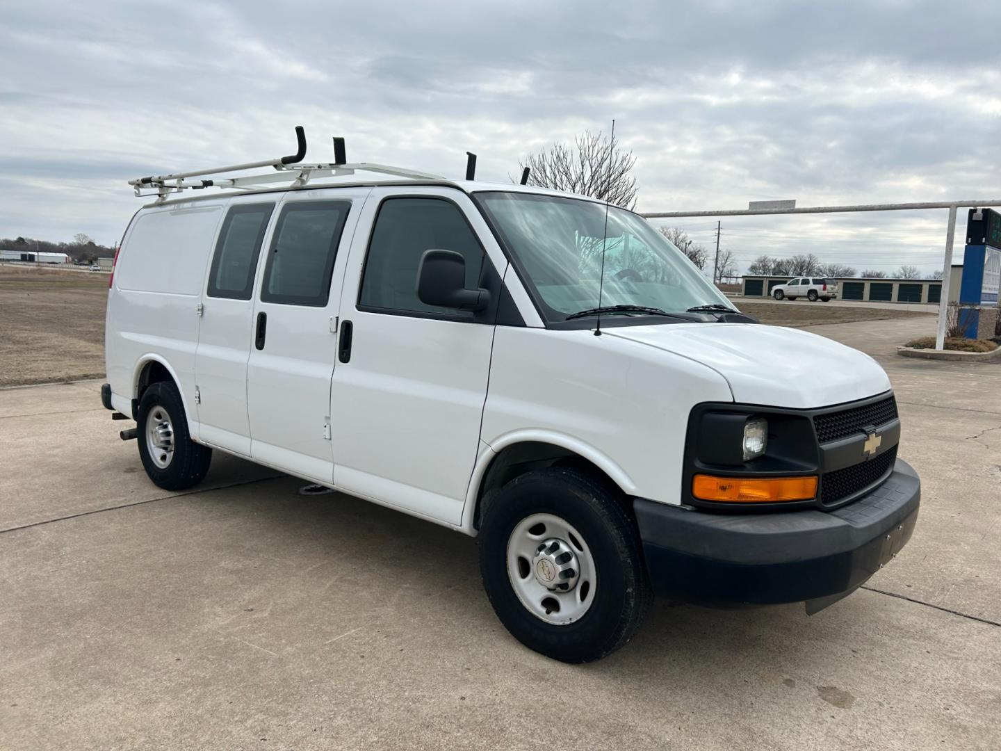 2012 White /Gray Chevrolet Express 2500 Cargo (1GCWGFCB4C1) with an 6.0L V8 OHV 16V FFV engine, 6-Speed Automatic transmission, located at 17760 Hwy 62, Morris, OK, 74445, (918) 733-4887, 35.609104, -95.877060 - Photo#2